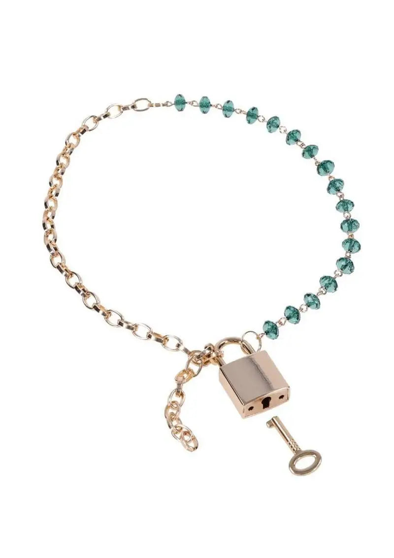 Collar Crystal Indica con Candado – Green/Gold · Sex & Mischief